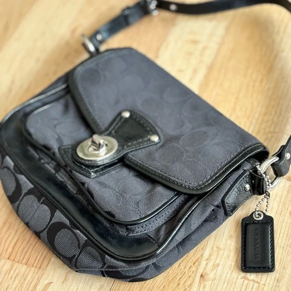 Coach Signature C Turnlock Shoulder Bag Black - Picture 2 of 7